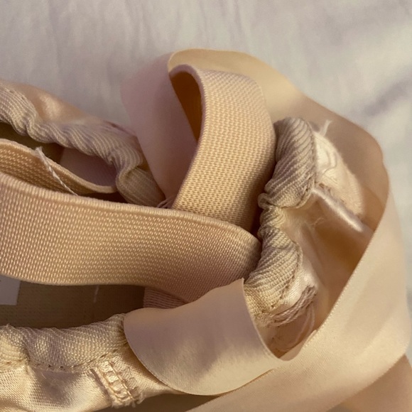 Russian Pointe Shoes Russian Pointe Shoes With Strings To Tie